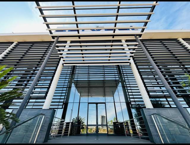 1,600M² OFFICE TO LET IN WATERFALL